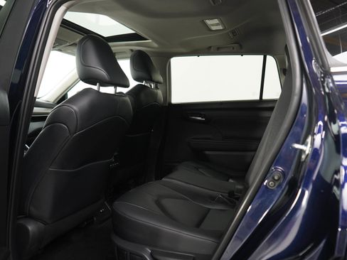 Used 2026 Toyota Highlander XLE AWD/4WD image 19