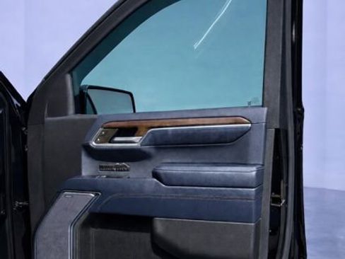 Used 2023 Chevrolet Silverado 1500 High Country w/ Technology Package image 10