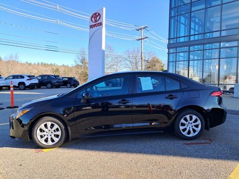 Used 2025 Toyota Corolla LE image 2