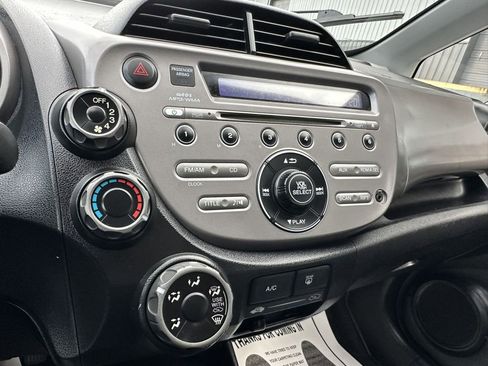 Used 2011 Honda Fit image 25