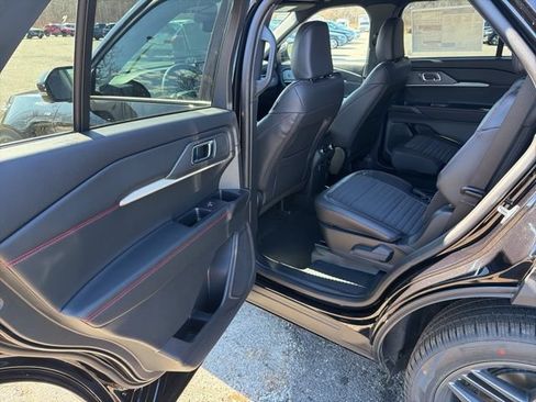 Used 2026 Ford Explorer ST-Line w/ ST-Line Street Pack AWD/4WD image 12