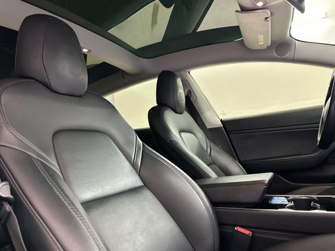 Used 2018 Tesla Model 3 Mid Range image 30