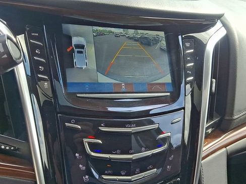 Used 2020 Cadillac Escalade Luxury AWD/4WD image 10