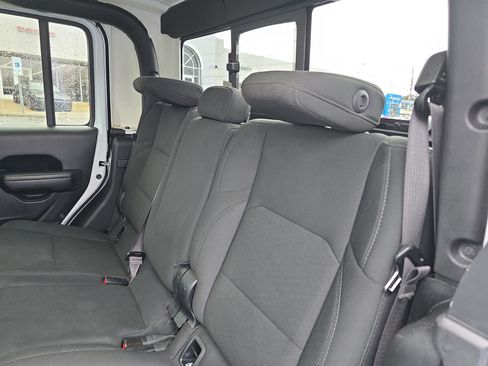 Used 2021 Jeep Gladiator Sport image 15