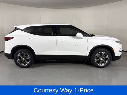 Used 2023 Chevrolet Blazer LT FWD image 12