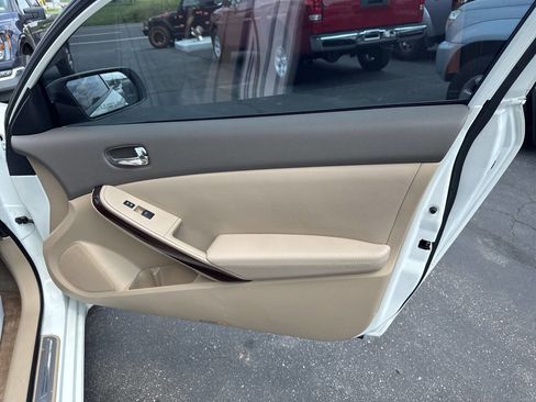 Used 2013 Nissan Altima 2.5 S w/ Premium Pkg image 21