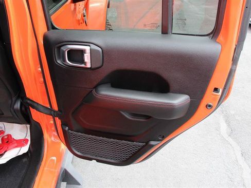 Used 2019 Jeep Wrangler Unlimited Rubicon w/ Steel Bumper Group AWD/4WD image 15