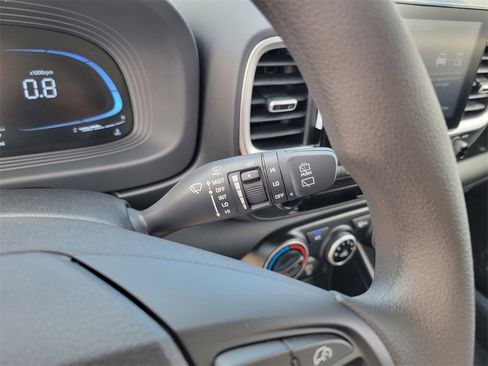 New 2025 Hyundai Venue SE image 16