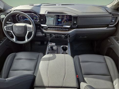 Used 2025 Chevrolet Silverado 1500 LT Trail Boss w/ Convenience Package II image 17