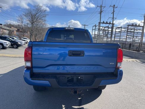 Used 2018 Toyota Tacoma TRD Sport AWD/4WD image 4