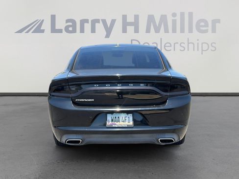 Used 2019 Dodge Charger SXT RWD image 4