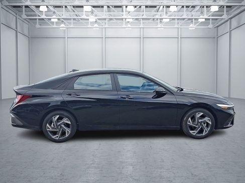 Certified 2025 Hyundai Elantra Sport FWD image 7