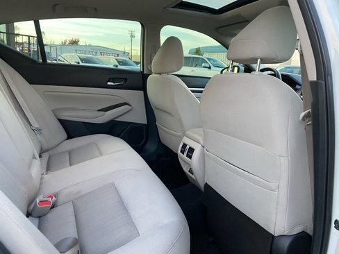 Used 2019 Nissan Altima 2.5 SV image 12