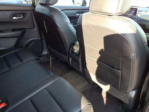 Used 2023 Nissan Rogue SL image 16