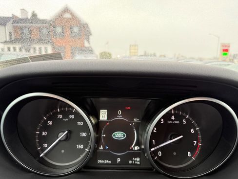 Used 2017 Land Rover Discovery HSE AWD/4WD image 19