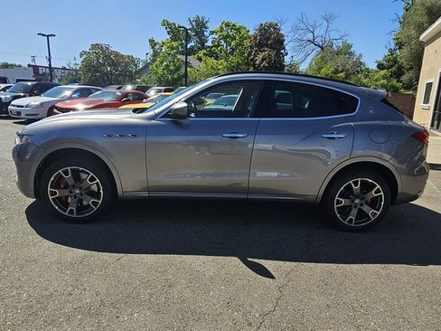 Used 2017 Maserati Levante S image 3