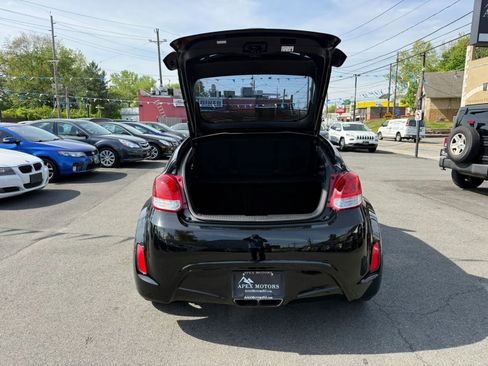 Used 2017 Hyundai Veloster Value Edition FWD image 7