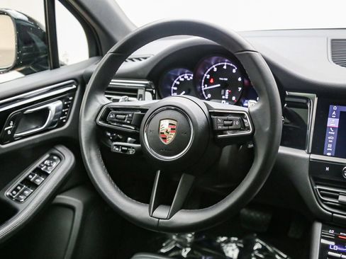 Certified 2025 Porsche Macan AWD/4WD image 20