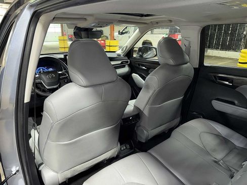 Used 2023 Toyota Highlander Limited AWD/4WD image 30