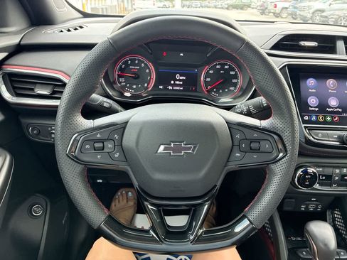 Used 2023 Chevrolet TrailBlazer RS w/ Sun and Liftgate Package FWD image 11