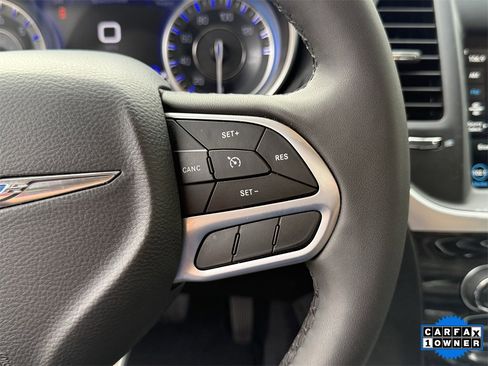 Used 2022 Chrysler 300 Touring image 23