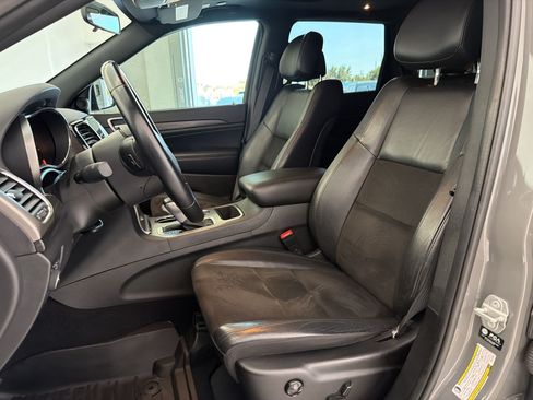Used 2021 Jeep Grand Cherokee Laredo X AWD/4WD image 5