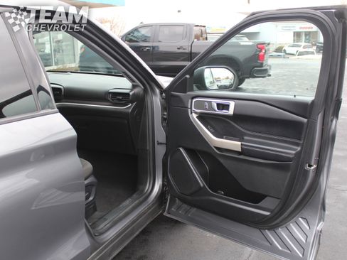 Used 2021 Ford Explorer XLT image 27