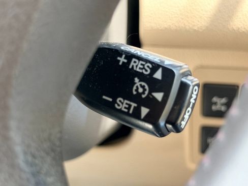Used 2013 Lexus LX 570 4WD w/ Luxury Pkg image 46