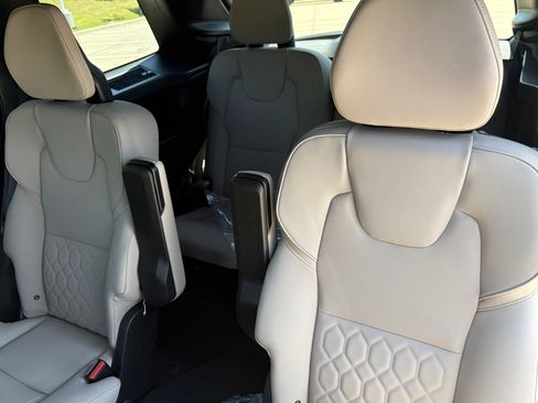 New 2026 Volvo XC90 B6 Plus w/ Protection Package Premier AWD/4WD image 21