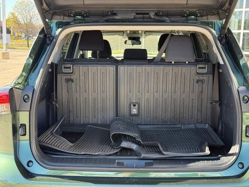 Used 2024 Toyota Highlander LE image 9