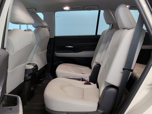 Used 2024 Toyota Grand Highlander Limited image 30