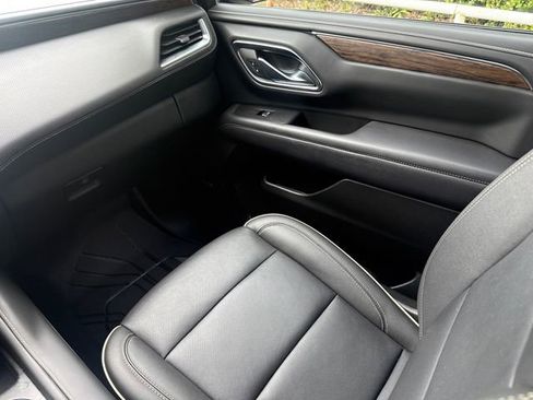 Used 2024 Chevrolet Suburban Premier w/ Advanced Technology Package image 15