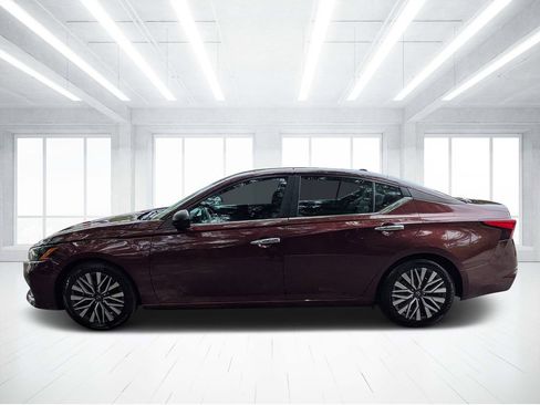 Used 2024 Nissan Altima 2.5 SV FWD image 6