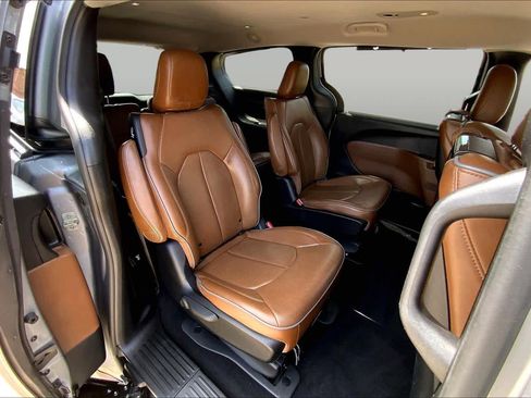 Used 2019 Chrysler Pacifica Limited w/ Advanced Safetytec Group FWD image 20