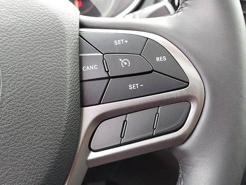 Certified 2019 Jeep Cherokee Limited image 23