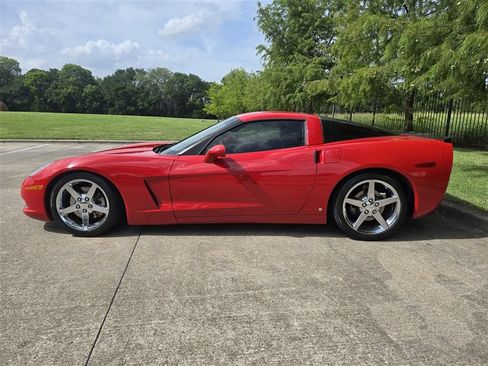 Used 2006 Chevrolet Corvette Coupe w/ Preferred Equipment Group RWD image 5
