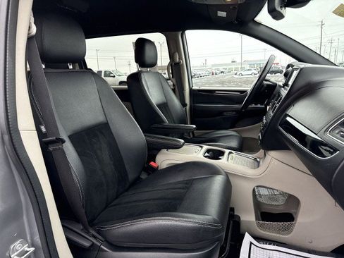 Used 2018 Dodge Grand Caravan SXT image 25