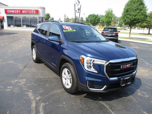 Used 2023 GMC Terrain SLE AWD/4WD image 2
