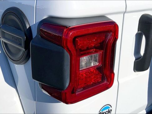 Certified 2021 Jeep Wrangler Unlimited Sahara w/ Dual Top Group image 26