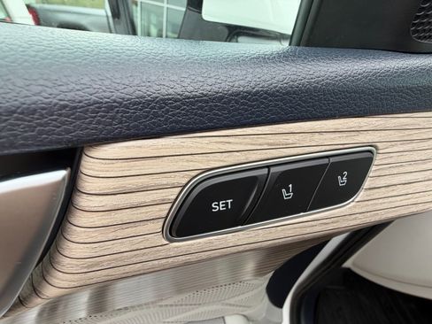 Used 2022 Hyundai Palisade Calligraphy image 5