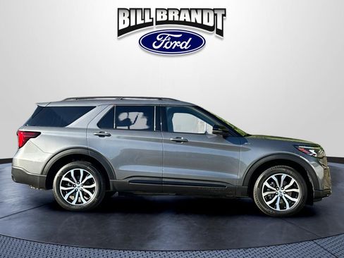 Used 2025 Ford Explorer ST-Line AWD/4WD image 2