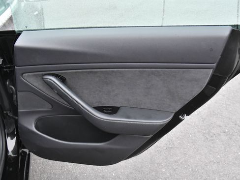 Used 2019 Tesla Model 3 Standard Range image 39