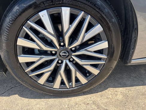Used 2025 Nissan Altima 2.5 SV FWD image 29