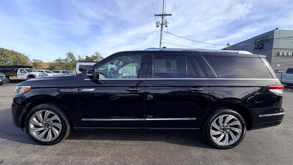 Used 2023 Lincoln Navigator L Reserve AWD/4WD image 4