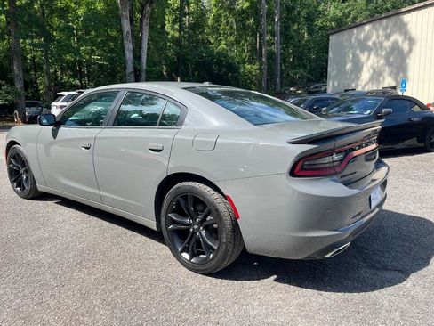 Used 2018 Dodge Charger SXT w/ Blacktop Package RWD image 6