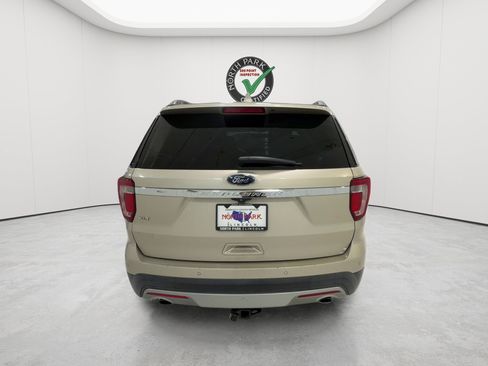Used 2017 Ford Explorer XLT w/ Equipment Group 201A FWD image 7
