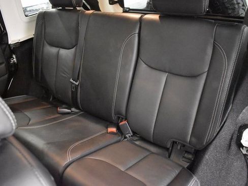 Used 2017 Jeep Wrangler Unlimited Rubicon w/ Cold Weather Group image 7