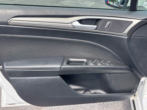Used 2018 Ford Fusion SE FWD image 7