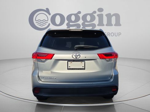 Used 2019 Toyota Highlander Plus FWD image 4
