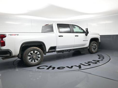 Used 2024 Chevrolet Silverado 2500 Custom w/ Custom Convenience Package AWD/4WD image 17